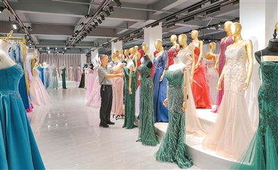 潮州婚紗禮服圈粉海外，服裝制造產業煥發新活力